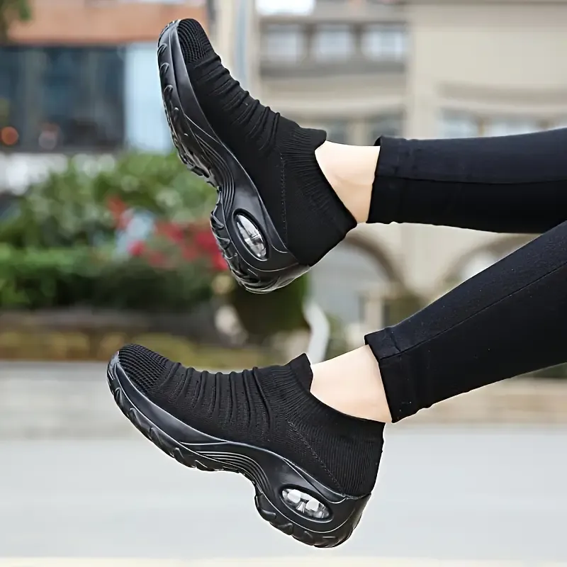 Women's Lightweight and Breathable Knit Slip-On Air Cushion Sneakers