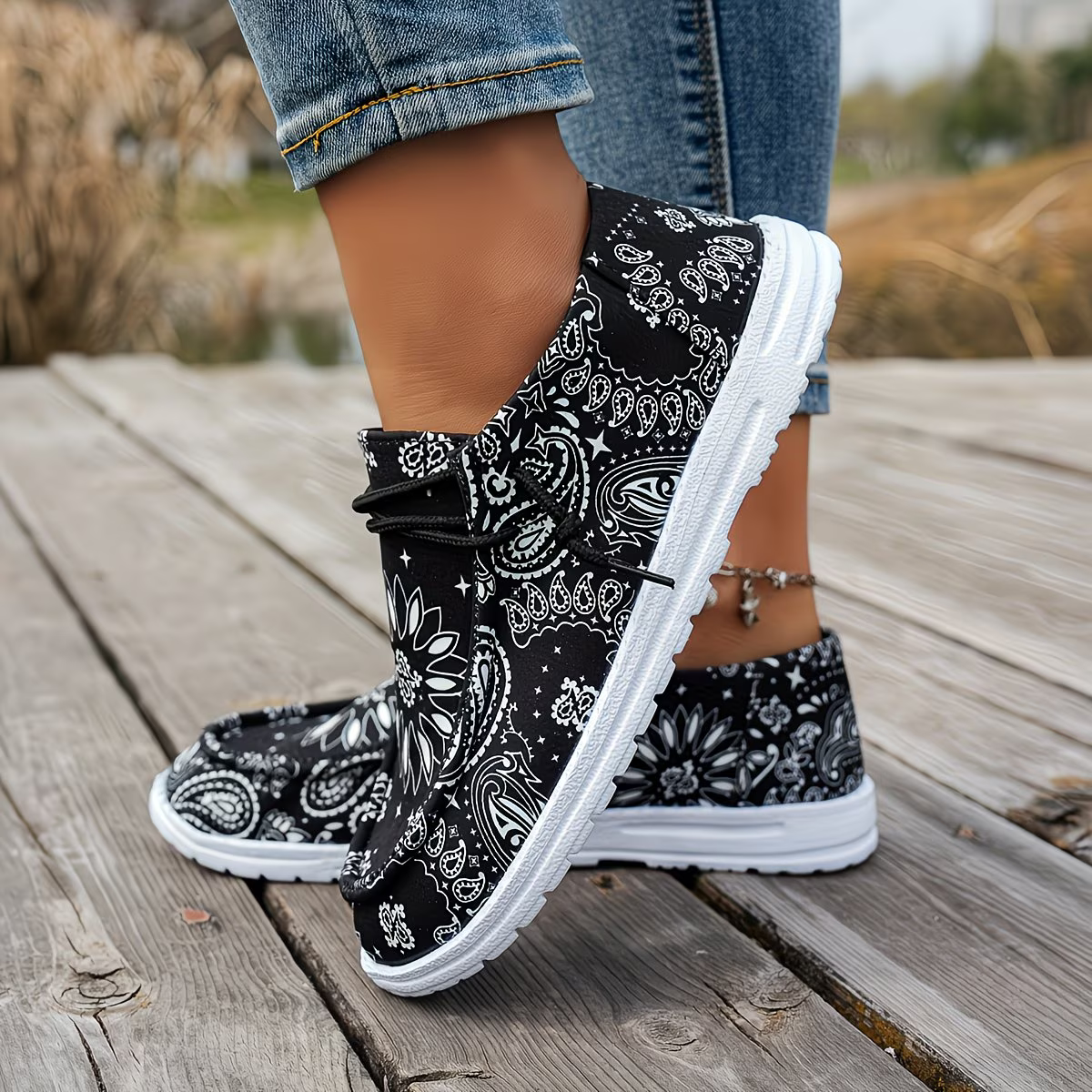 Women's Fashion & Lightweight Geometric Floral Pattern Slip-On Loafers