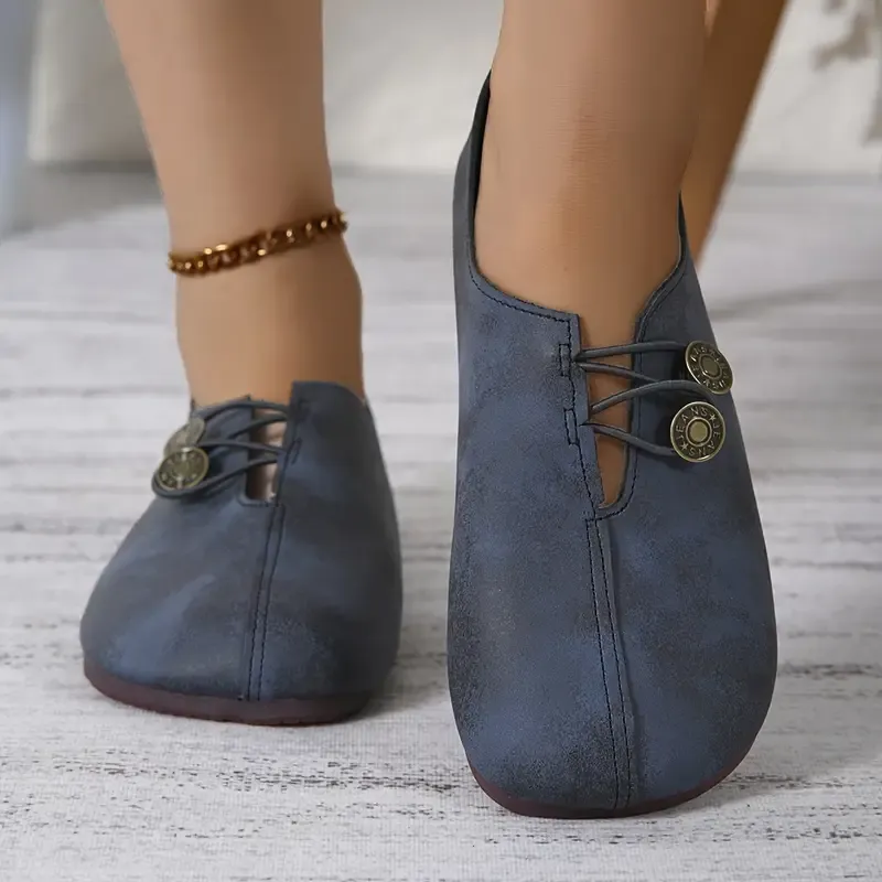 Women's Soft Sole Round Toe Buckle Decoration Solid Color Casual Shoes