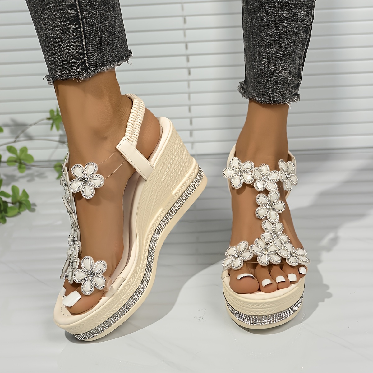 Women's Chic Elegant Flower Slip-On Wedge Sandals