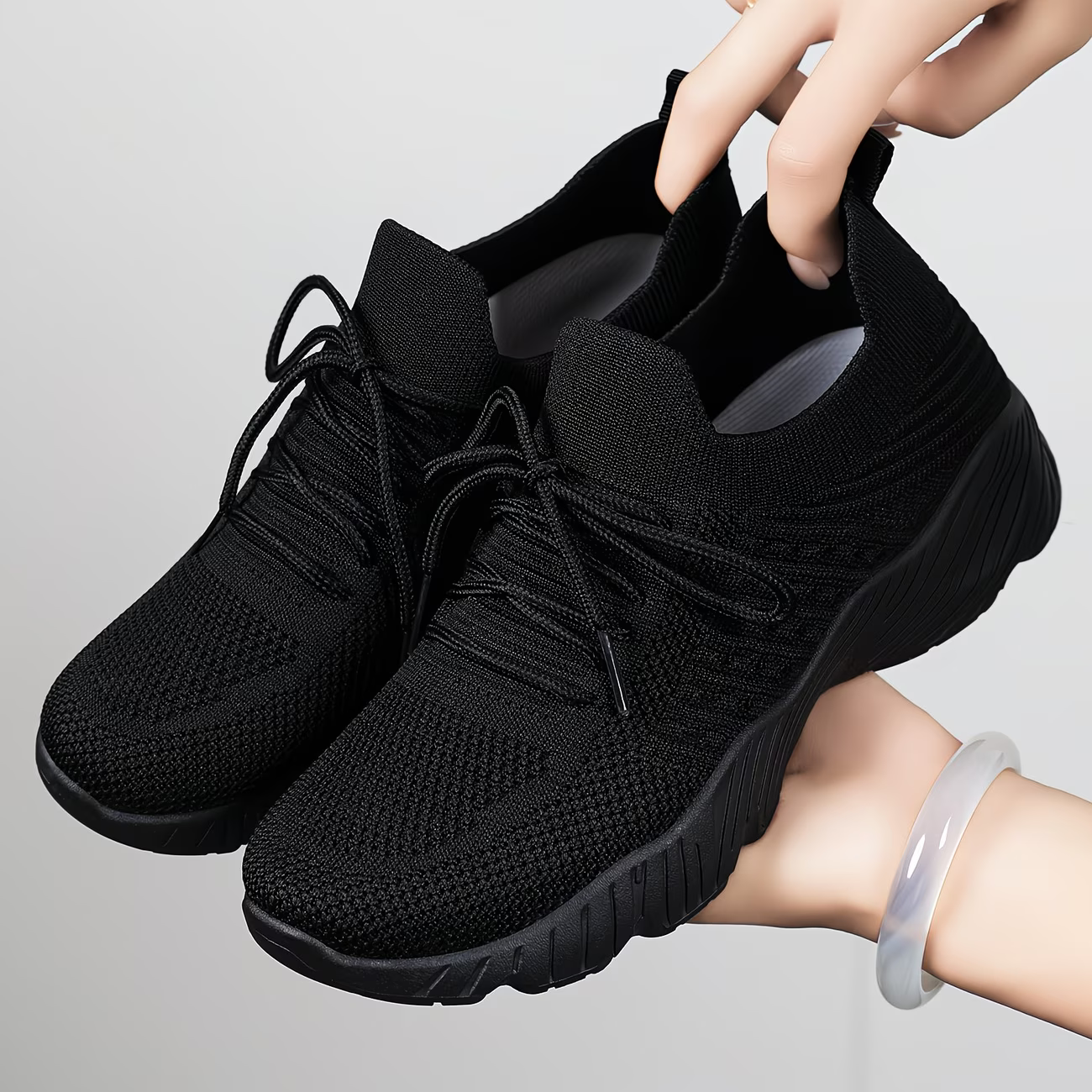Women‘s Comfortable Mesh Lace-Up Sneakers Sports Shoes