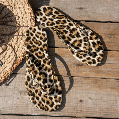 Women’s Leopard Flip Flops Summer Flat Thong Sandals