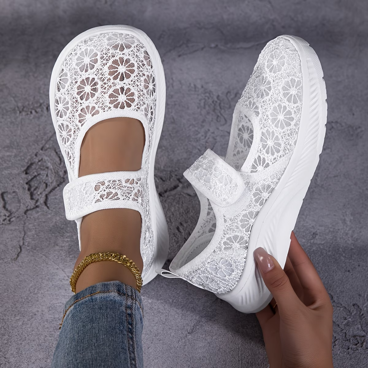 Women's Plus-Size Lace-Pattern Walking Shoes Wide-Toe Barefoot Sneakers Sandals