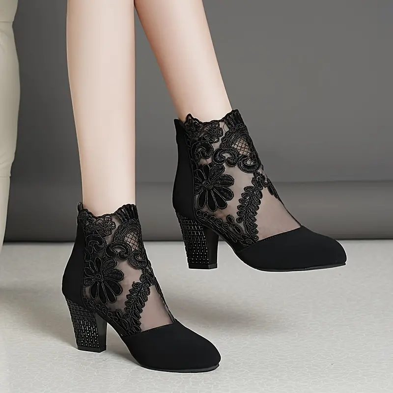 Women's Fashion Floral Lace Versatile Chunky Boots