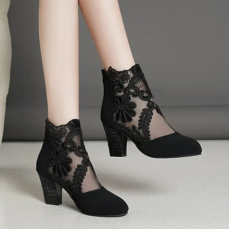 Women's Fashion Floral Lace Versatile Chunky Boots