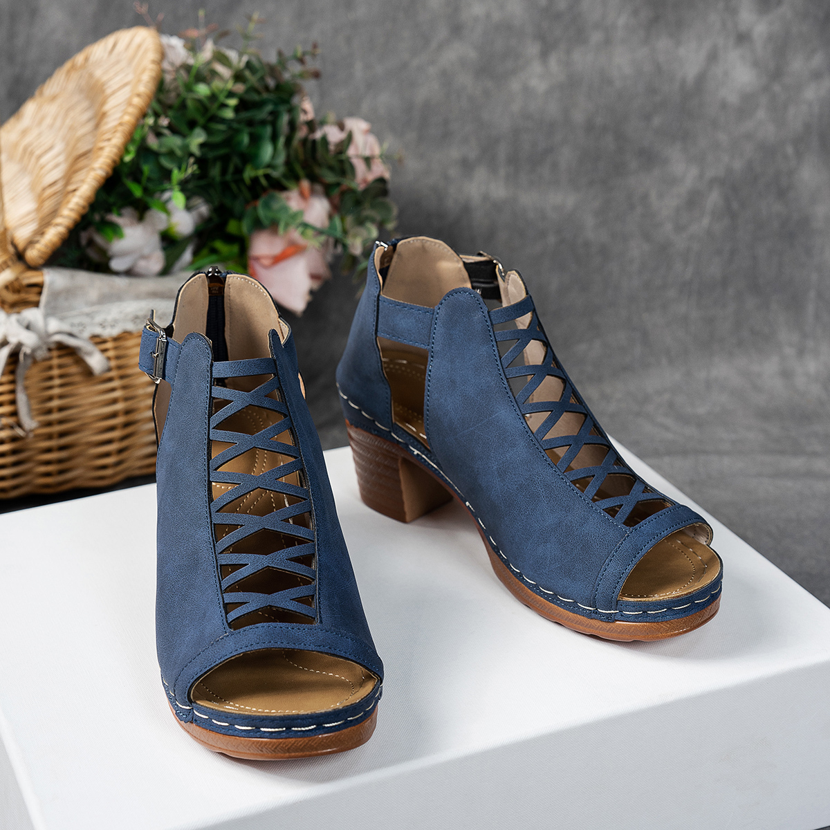 Exclusive Fashion Hollow Breathable Chunky Heel Sandals