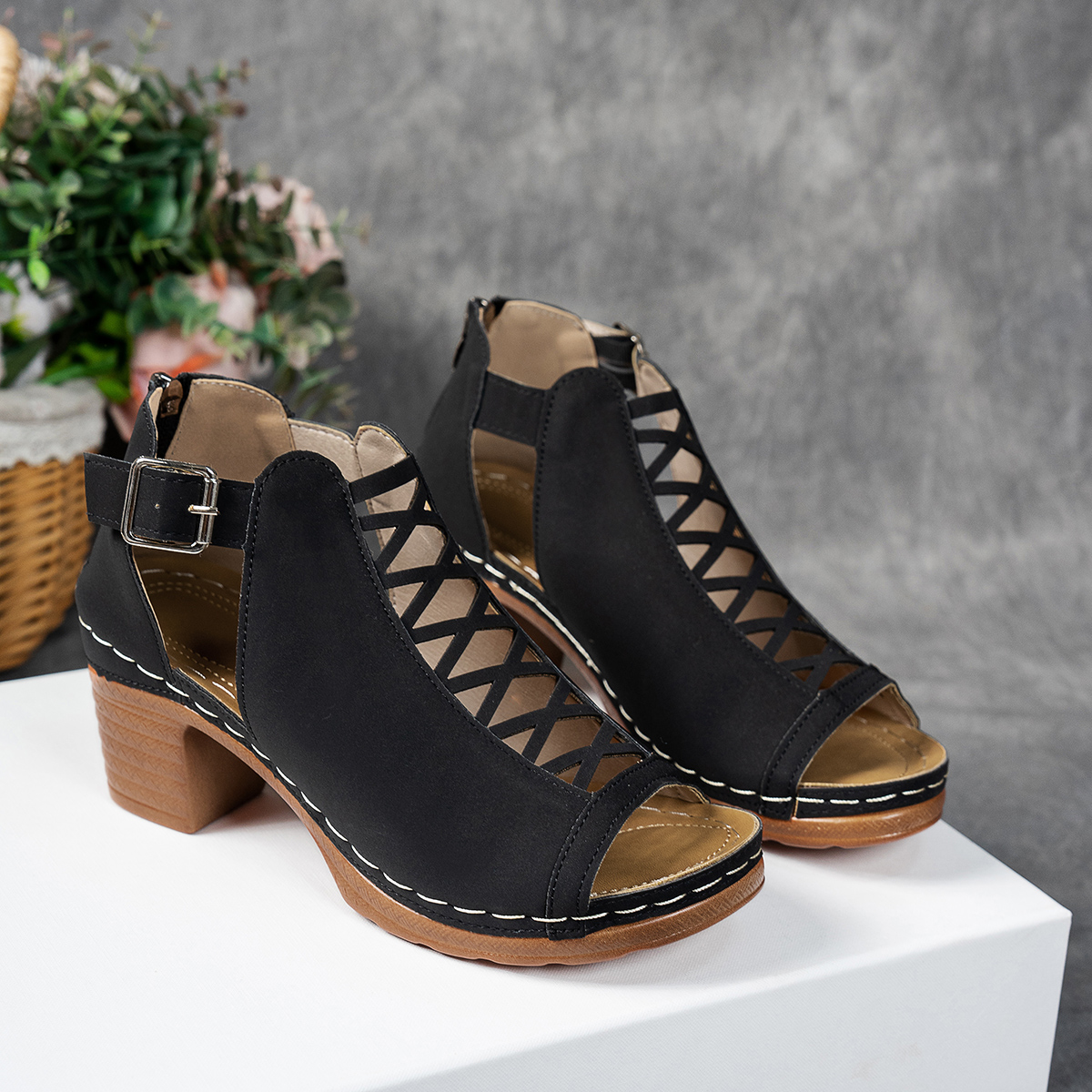 Exclusive Fashion Hollow Breathable Chunky Heel Sandals