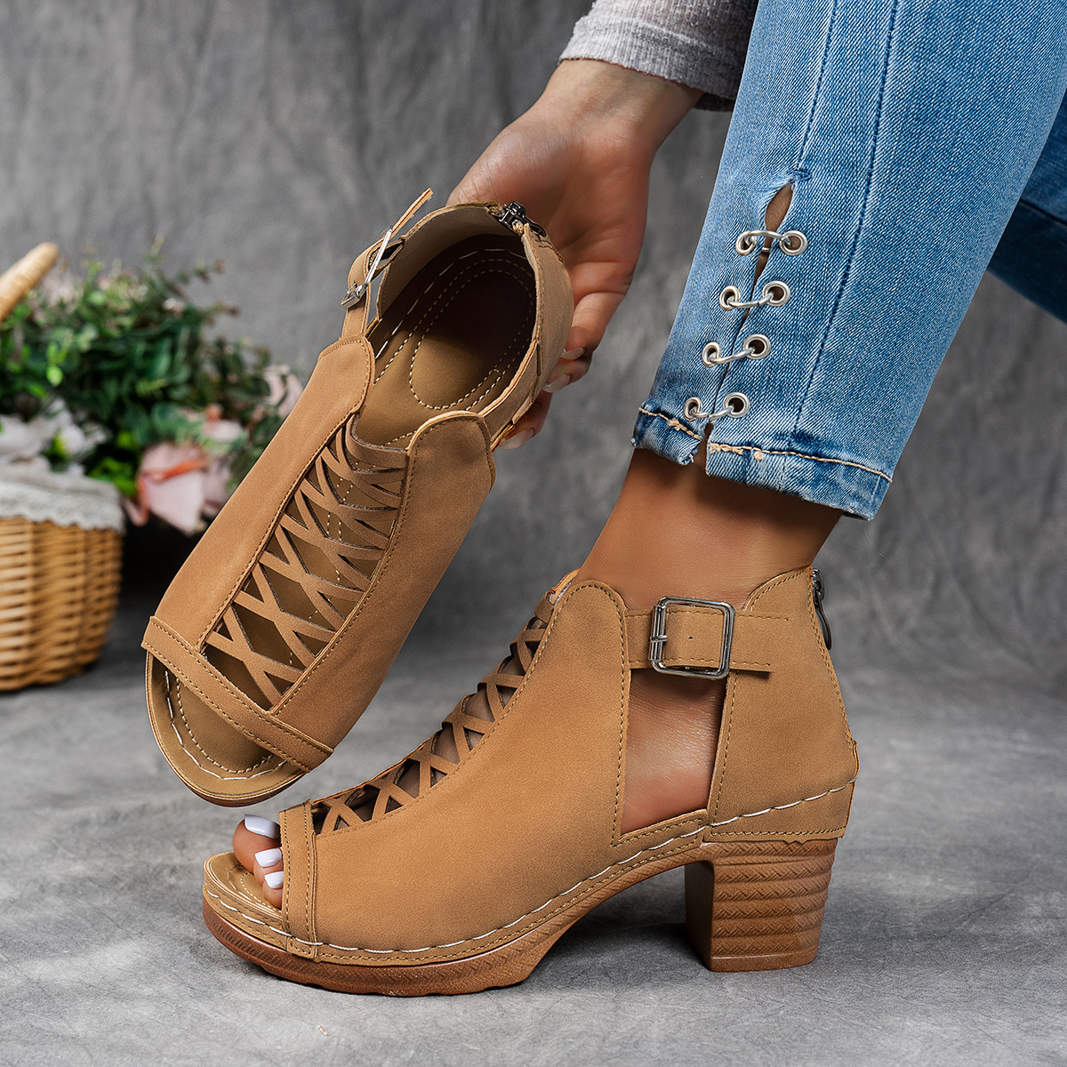 Exclusive Fashion Hollow Breathable Chunky Heel Sandals