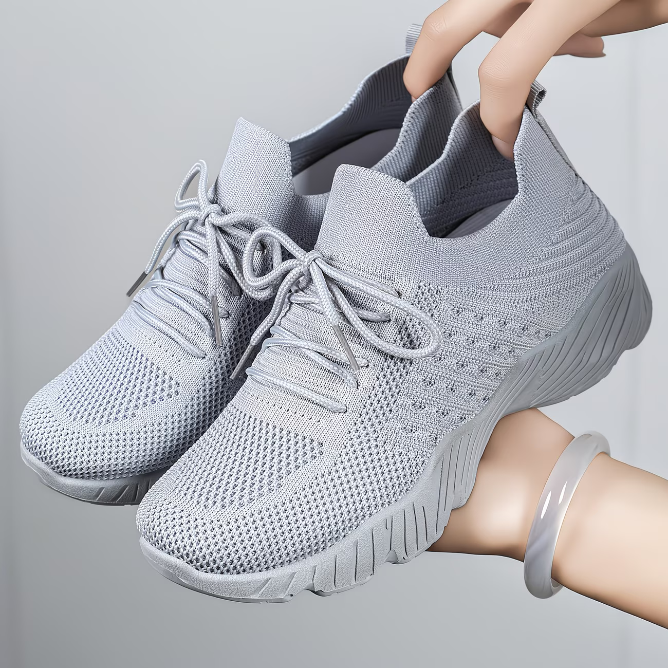 Women‘s Comfortable Mesh Lace-Up Sneakers Sports Shoes