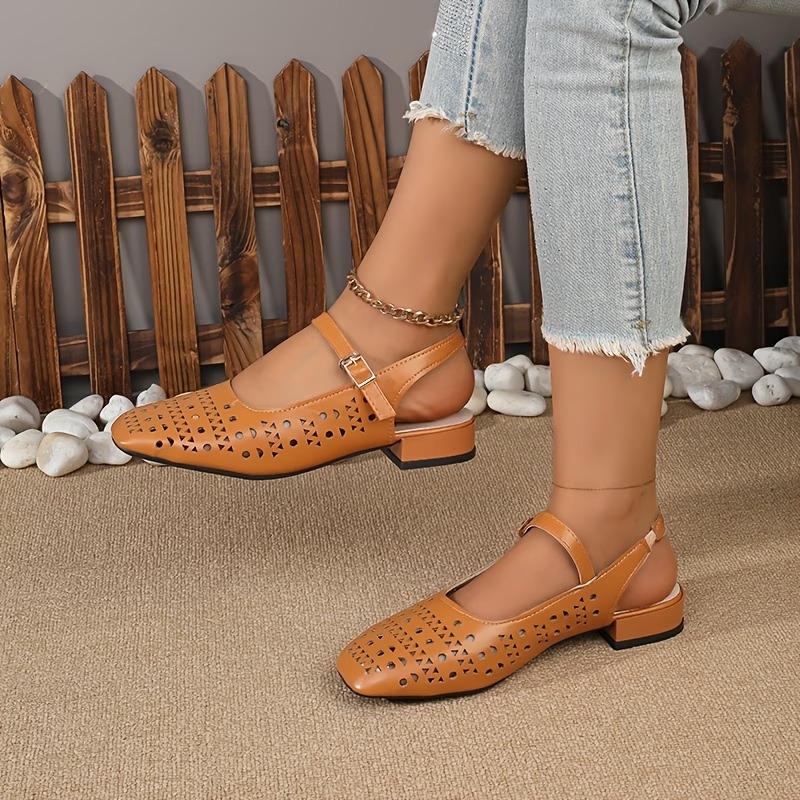 Elegant Female-style Shoes With a Flat-bottomed Top and High Laces