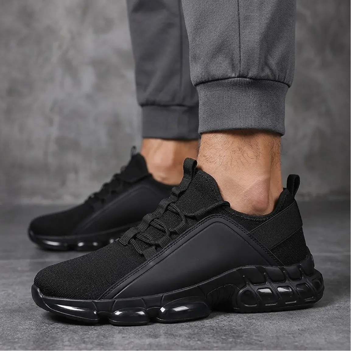 Men's Lightweight Breathable Low-Top Running Shoes