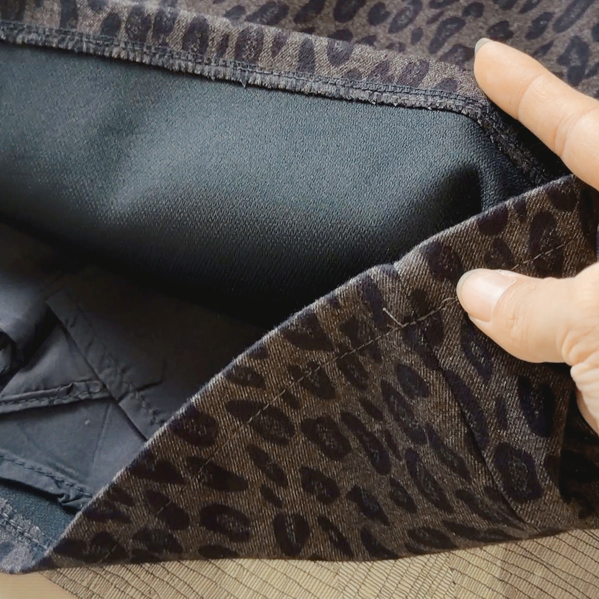 Vintage Leopard Print Mini Skirt with Belt - image 8