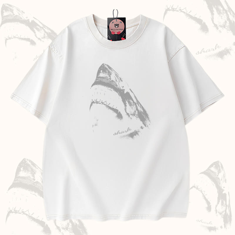 Modakawa Unisex Vintage Washed T-Shirt mit offenem Maul und Hai-Motiv - White - 5XL - image 4