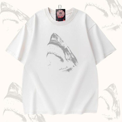 Modakawa Unisex Vintage Washed T-Shirt mit offenem Maul und Hai-Motiv - White - 5XL - image 4