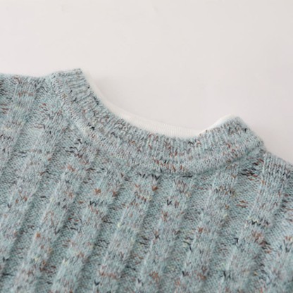 Strick-Oberteil mit unregelmäßiger Brosche, Schulterpolstern, passendem Rock und Outfit - image 5