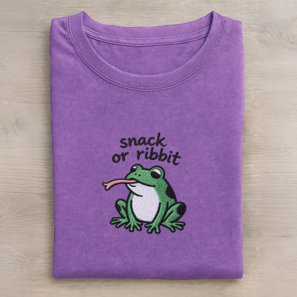 SNACK OR RIBBIT Frosch Grafik Unisex Vintage Washed T-Shirt - Purple - 5XL - image 4