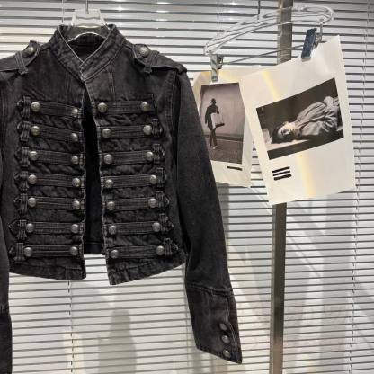 Hochwertige Vintage-Jeansjacke mit doppelter Knopfleiste und kurzem Schnitt - image 4