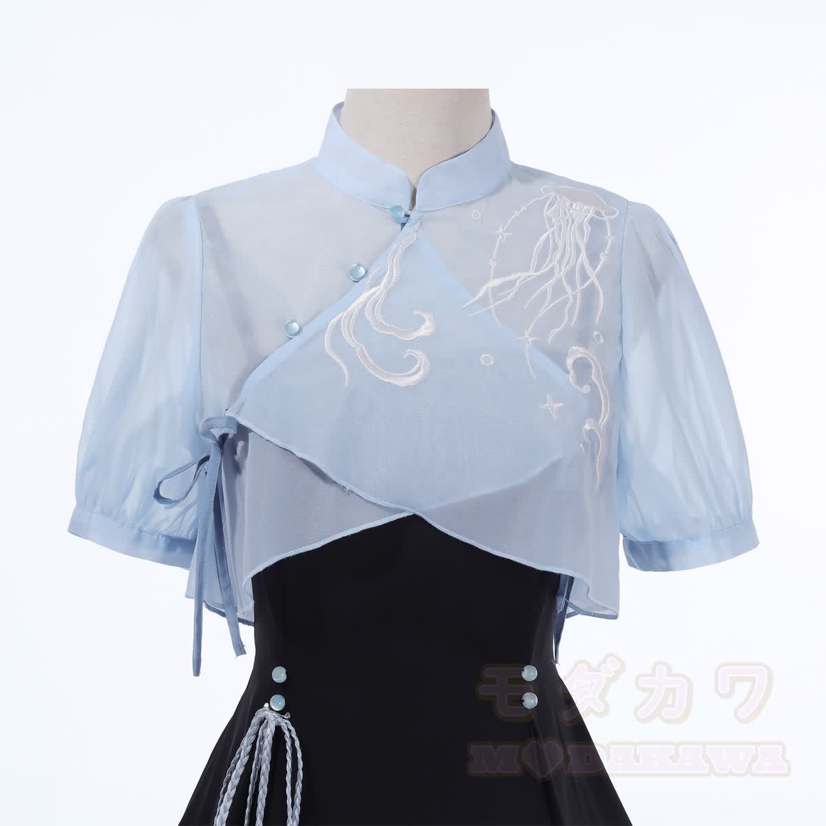 Transparentes Oberteil mit Stehkragen, besticktes Unterkleid mit Quallenmotiv, passendes Outfit - image 8