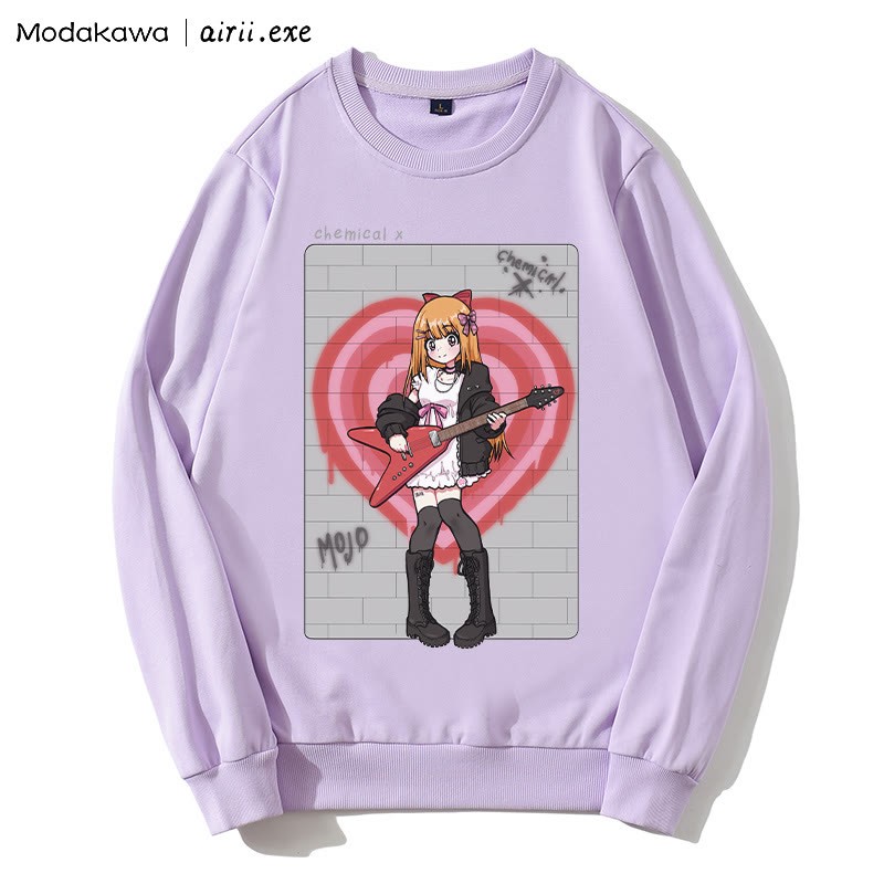 MODAKAWA X airii.exe CHEMICAL Sweatshirt mit Rundhalsausschnitt und Buchstabendruck „Gitarrenmädchen“ - Purple - 5XL - image 1