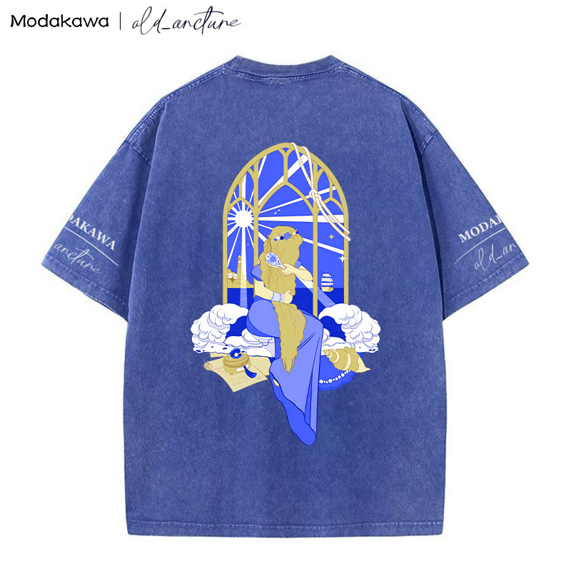 MODAKAWA X old_arcture – T-Shirt mit „Blondes Mädchen bürstet Haare“ und Muschel-Print im Vintage-Look - Blue - 5XL - image 2