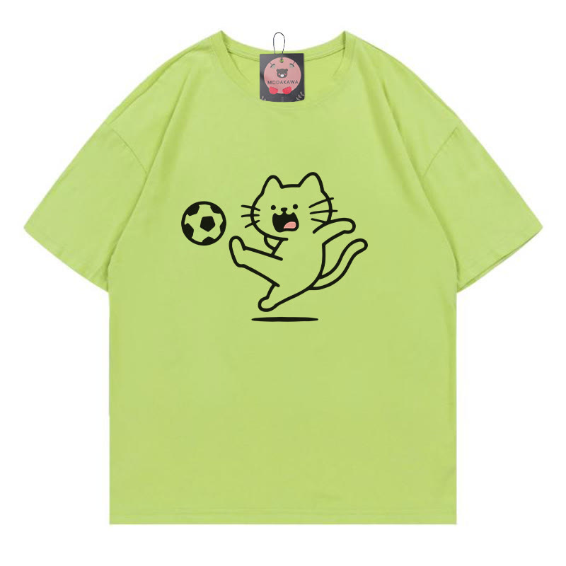 T-Shirt mit Katzenmotiv beim Fußballspielen - Green - 5XL - image 1