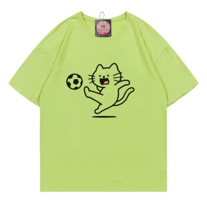 T-Shirt mit Katzenmotiv beim Fußballspielen - Green - 5XL - image 1