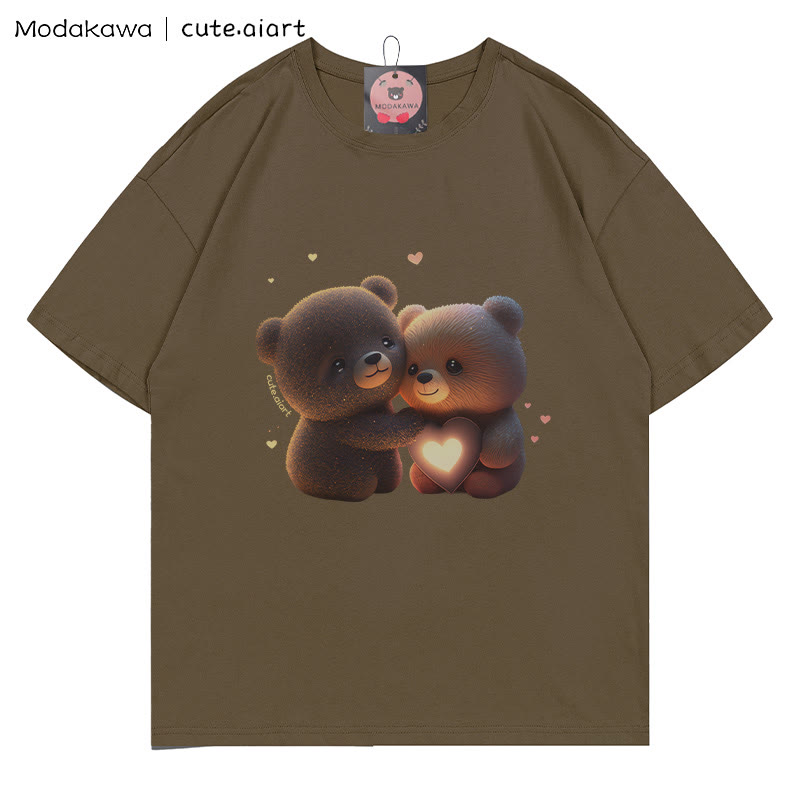 T-Shirt mit dem Aufdruck „Zwei kuschelnde Bären“ - Brown - 5XL - image 1