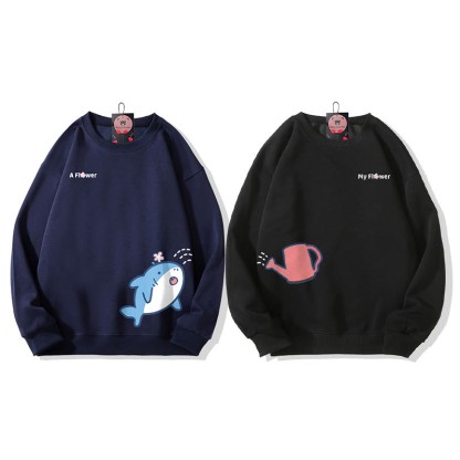 Partner-Sweatshirt mit Hai-Motiv und Rundhalsausschnitt - image 1