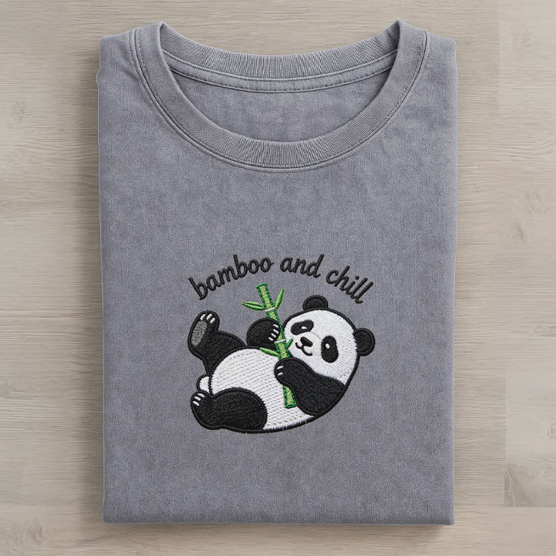 BAMBOO AND CHILL Unisex-T-Shirt mit Panda-Grafik im Vintage-Stil, verwaschen - Grey - 5XL - image 2