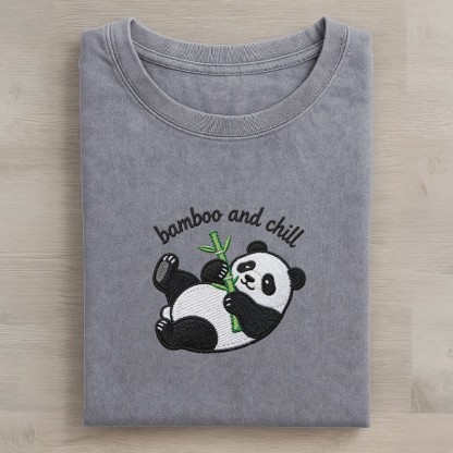 BAMBOO AND CHILL Unisex-T-Shirt mit Panda-Grafik im Vintage-Stil, verwaschen - Grey - 5XL - image 2