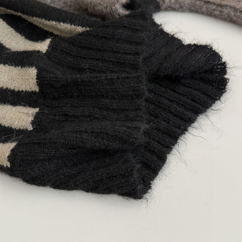 Strickpullover mit unregelmäßigen Streifen - image 5