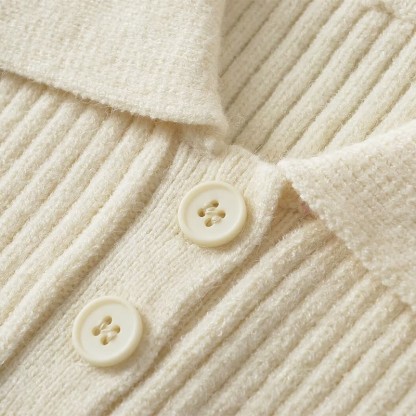 Dreiteiliges Set mit ärmellosem Strick-Oberteil und weitem Hosenrock - image 6