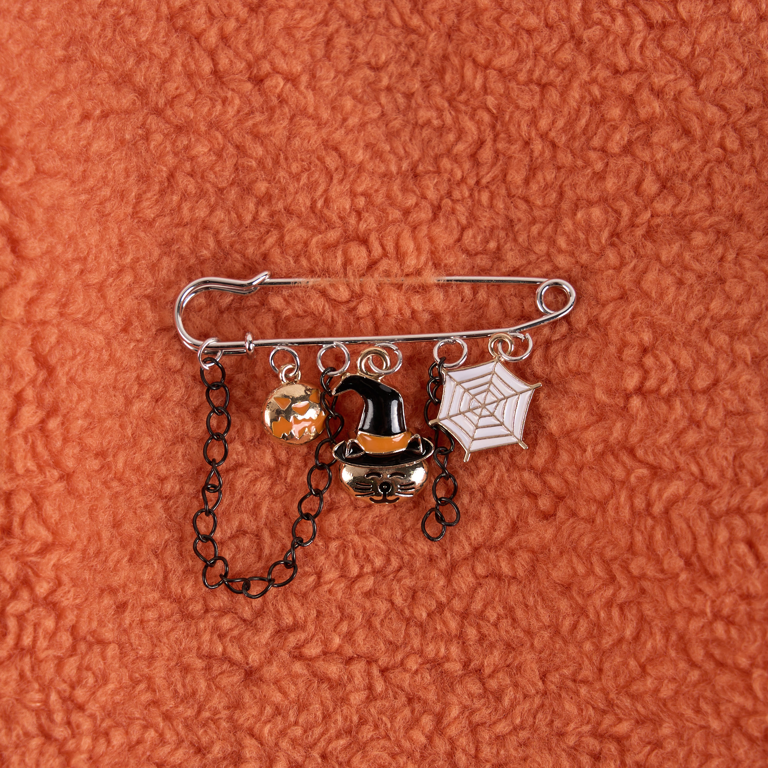 Halloween-Sicherheitsnadel-Brosche – Hexenkatze, Kürbis- und Spinnennetz-Anhänger, gruseliges Accessoire für Taschen und Mäntel - C - One Size - image 3