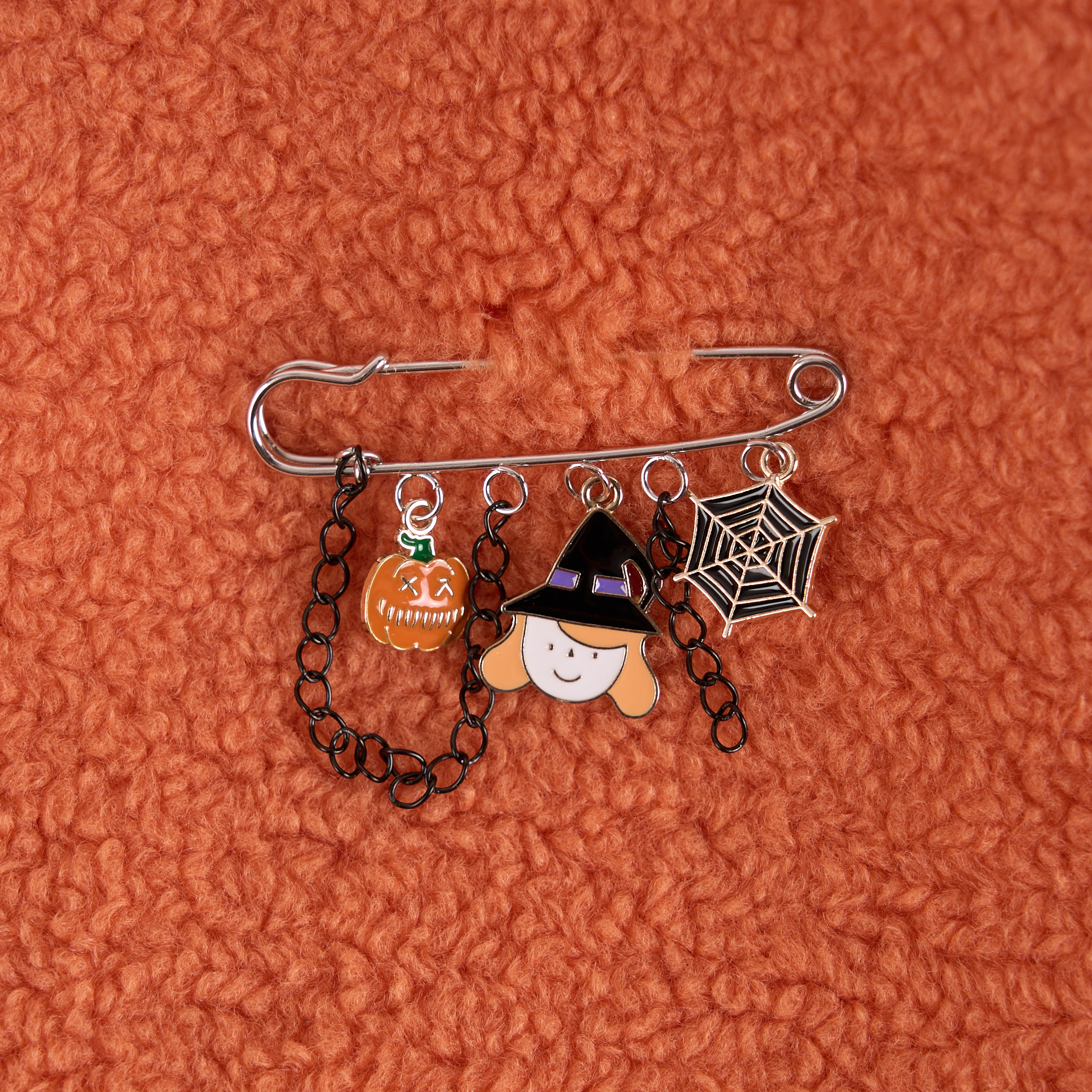 Halloween-Sicherheitsnadel-Brosche – Hexenkatze, Kürbis- und Spinnennetz-Anhänger, gruseliges Accessoire für Taschen und Mäntel - B - One Size - image 2