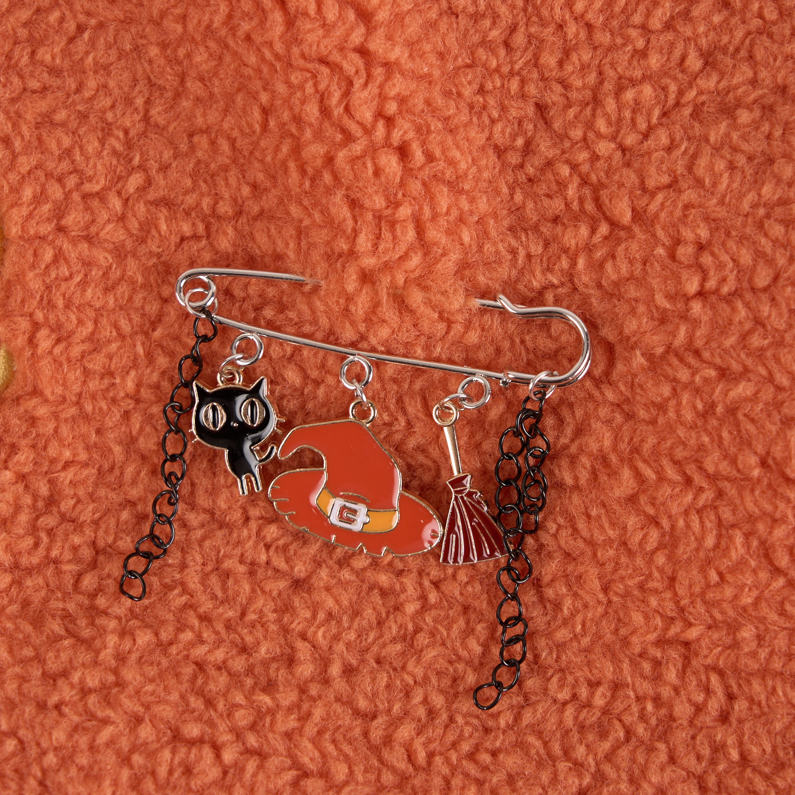 Halloween-Sicherheitsnadel-Brosche – Hexenkatze, Kürbis- und Spinnennetz-Anhänger, gruseliges Accessoire für Taschen und Mäntel - A - One Size - image 1