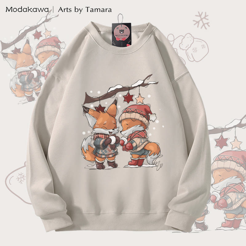 MODAKAWA X Arts by Tamara Fox „Playing With Snowballs“ Weihnachtsmotiv Unisex-Sweatshirt - Light Beige - 5XL - image 2