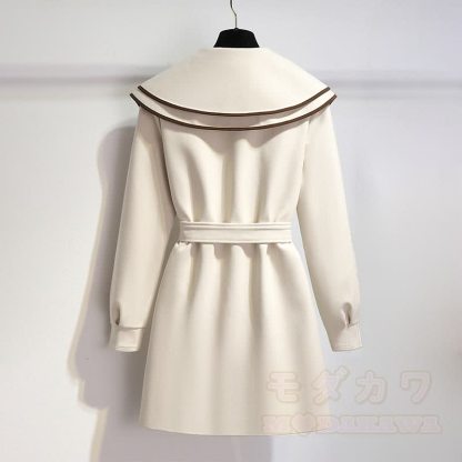 Gepolsterter Mantel mit Kragen und Gürtel - image 2