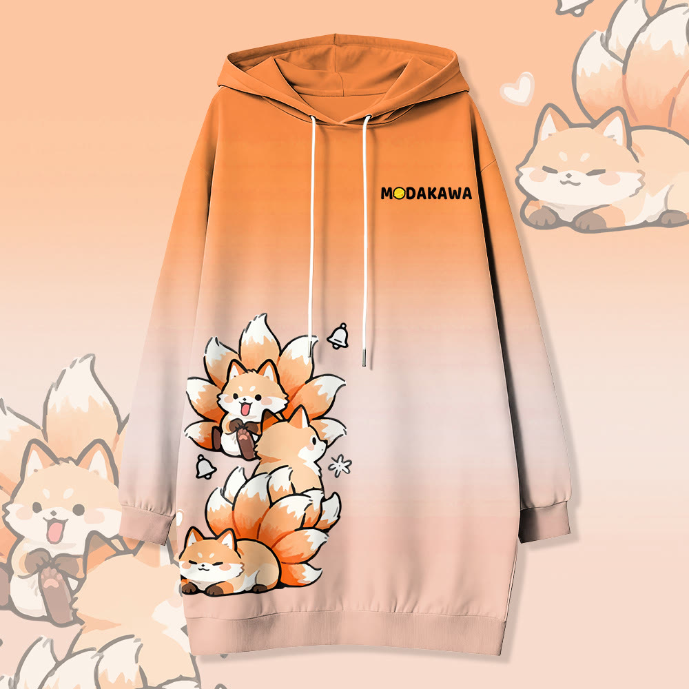 MODAKAWA Kapuzenpulloverkleid mit Farbverlauf und Seitentaschen, Motiv: Neunschwänziger Fuchs - Orange - 4XL - image 1