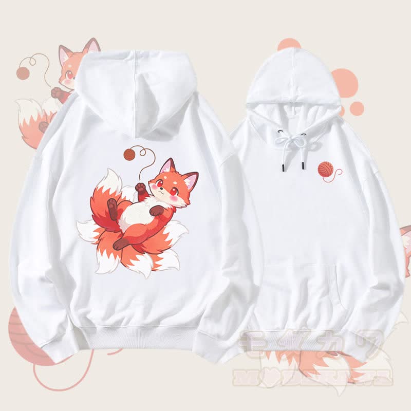 MODAKAWA Streetwear-Pullover-Hoodie mit Grafik eines neunschwänzigen Fuchses, der mit einem Wollknäuel spielt - Weiß - 5XL - image 2