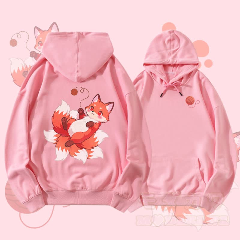 MODAKAWA Streetwear-Pullover-Hoodie mit Grafik eines neunschwänzigen Fuchses, der mit einem Wollknäuel spielt - Rosa - 5XL - image 1
