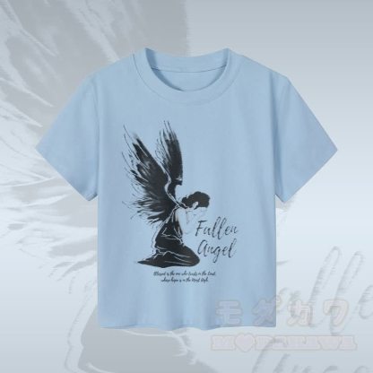MODAKAWA Damen-Crop-Top mit „Fallen Angel“-Grafik, 92 % gekämmte Baumwolle - Blau - XL - image 2