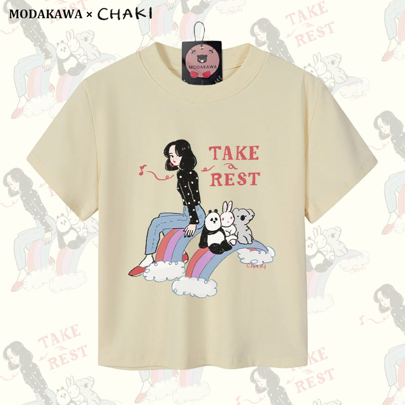 TAKE A REST Mädchen sitzt mit Tieren auf Regenbogen-Grafik Crop-Top für Damen, 92 % gekämmte Baumwolle - Apricot - XL - image 2