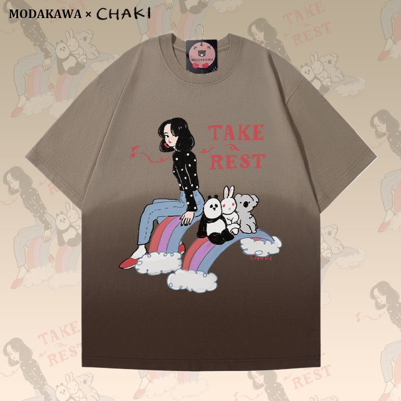 Gönn dir eine Pause! Mädchen sitzt mit Tieren auf einem Regenbogen-Grafik-Farbverlauf-T-Shirt - Brown - 4XL - image 4