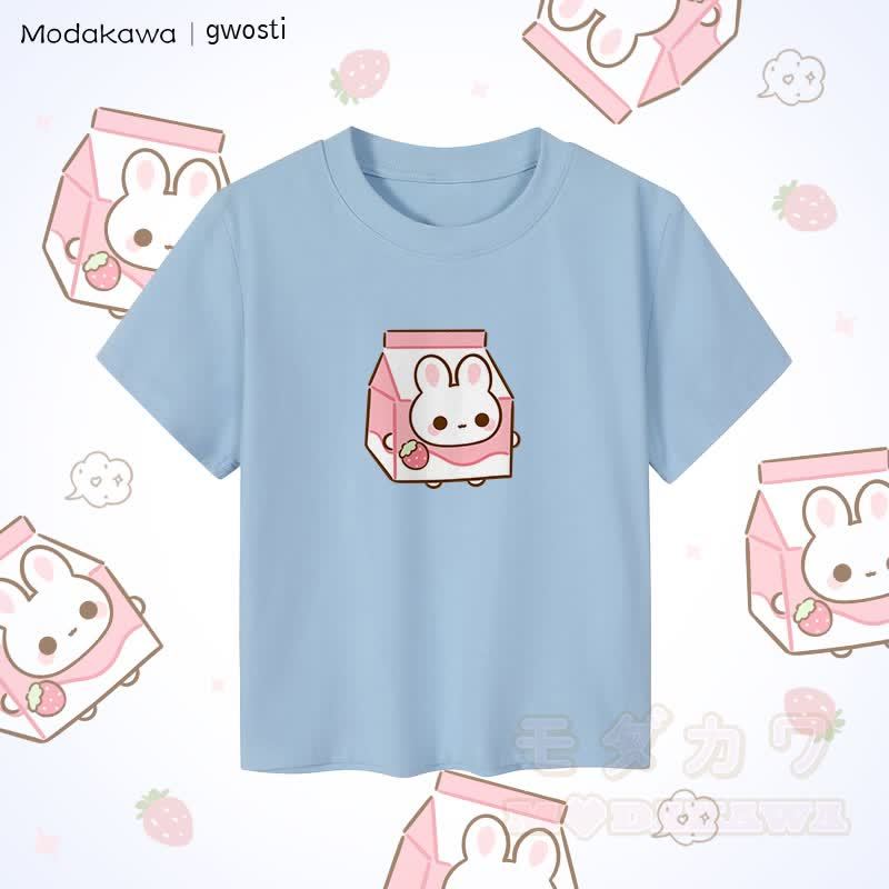 MODAKAWA X gwosti Strawbunny Milk Graphic Damen Crop-Top aus 92 % gekämmter Baumwolle - Blau - XL - image 2