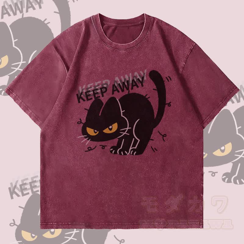 MODAKAWA KEEP AWAY Schwarze Katze Grafik Unisex Vintage Washed T-Shirt - Weinrot - 4XL - image 2