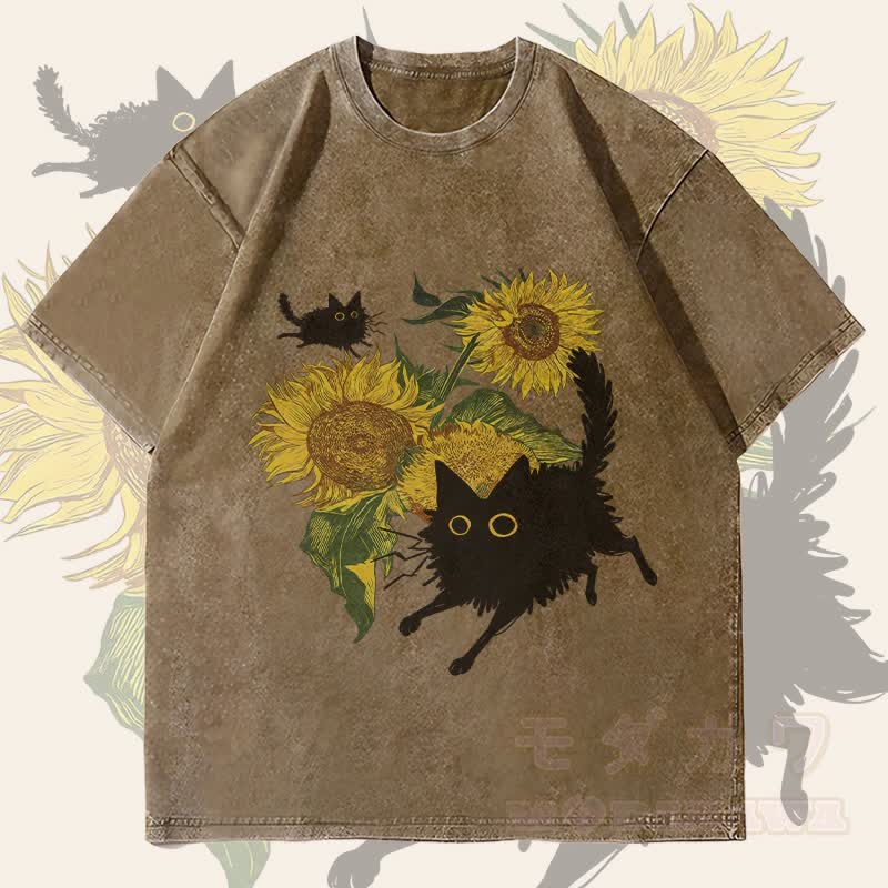 MODAKAWA Schwarze Katze und Sonnenblumen Grafik Unisex Vintage Washed T-Shirt - Dunkelbraun - 4XL - image 1