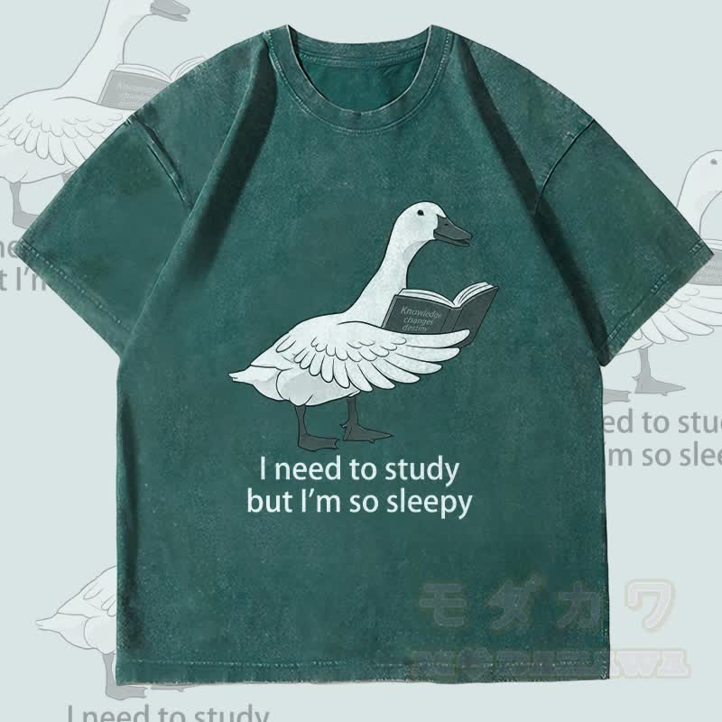 MODAKAWA ICH MUSS LERNEN, ABER ICH M SO MÜDE Gänse-Grafik Unisex Vintage Washed T-Shirt - Dunkelgrün - 4XL - image 1
