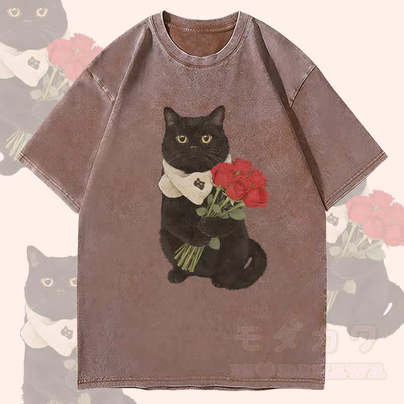 MODAKAWA Schwarze Katze mit Rosen Grafik Unisex Vintage Washed T-Shirt - Braun - 4XL - image 2