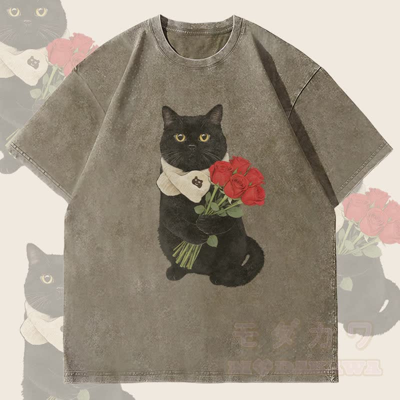 MODAKAWA Schwarze Katze mit Rosen Grafik Unisex Vintage Washed T-Shirt - Armeegrün - 4XL - image 1