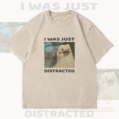 MODAKAWA ICH WAR NUR ABLENKT Pinguin-Grafik Unisex Vintage Washed T-Shirt - Beige - 4XL - image 1